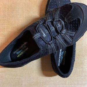 Woman’s Sketcher Shoe